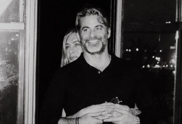 Το είχε ο κόσμος τούμπανο: Η Τζένιφερ Άνιστον με μια φωτογραφία στα social media επιβεβαίωσε τη νέα της σχέση