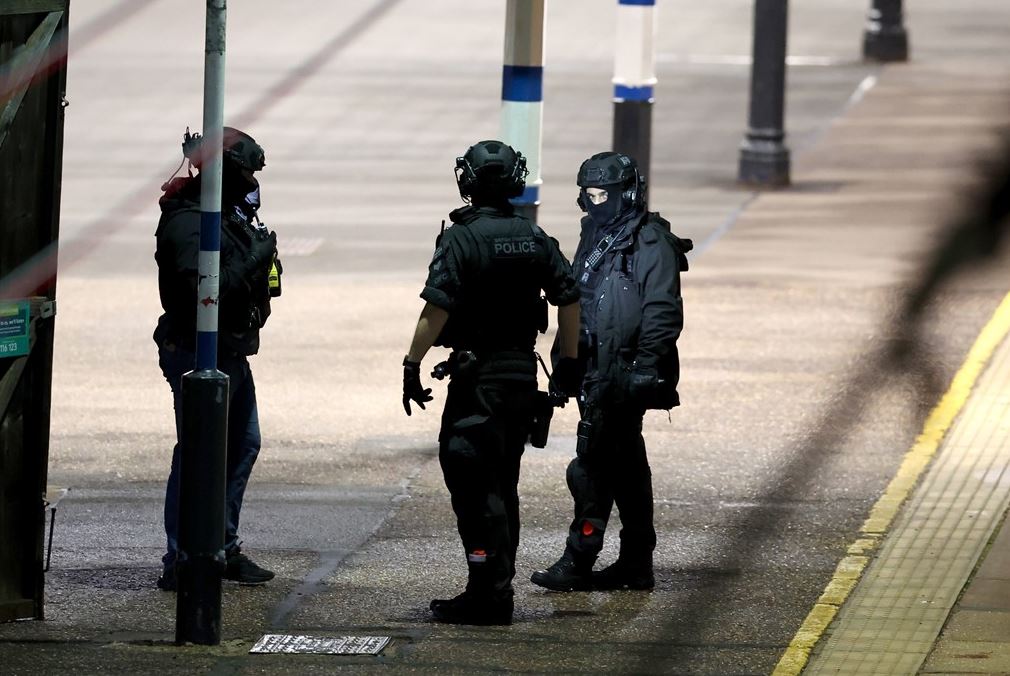 Η Βρετανική αστυνομία κήρυξε κατά την διάρκεια της επίθεσης στο τρένο τον κωδικό «Πλάτων» – Τι σημαίνει