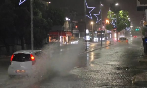 Κακοκαιρία Adel στην Αττική: Ποτάμια οι δρόμοι, ξεριζώθηκαν δέντρα – Πώς θα εξελιχθεί το φαινόμενο