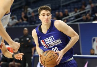 «Τρελαίνει» κόσμο στις ΗΠΑ ο Αβδάλας – Συνεχίζει τις θετικές εμφανίσεις στο NCAA (vid)