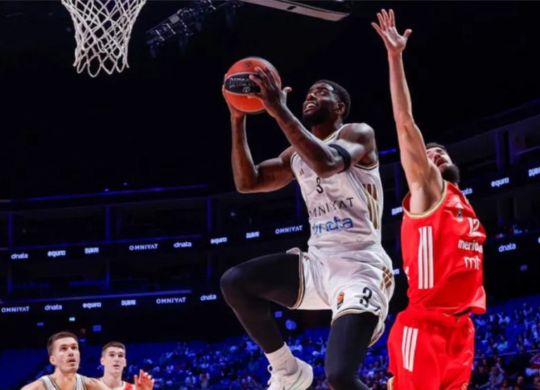 Ντουμπάι BC - Ερυθρός Αστέρας 102-86: Ξέσπασε στους «Σέρβους» και τους έσπασε το σερί!