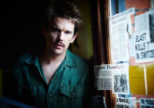 Ίθαν Χοκ: «Είναι εξαιρετικά δύσκολο να παραμείνεις παντρεμένος» – Ο ρόλος της νταντάς και το διαζύγιο με την Ούμα Θέρμαν