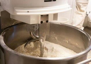 Δαμάσι: Φρικτός θάνατος για 49χρονη μητέρα δύο παιδιών – Πώς εγκλωβίστηκε σε μηχάνημα ζυμώματος