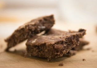 Συνταγή: Μπάρες βρώμης με μπανάνα και σοκολάτα