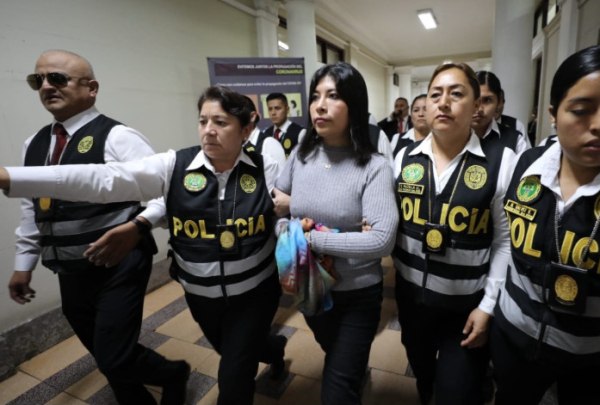 Το Περού διακόπτει τις διπλωματικές σχέσεις με το Μεξικό για τη χορήγηση ασύλου στην Μπέτσι Τσάβες