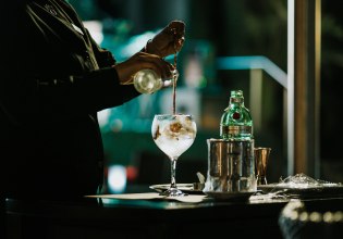 «Όργιο» φοροδιαφυγής: Μπαρ, εστιατόρια και κομμωτήρια δηλώνουν ψίχουλα