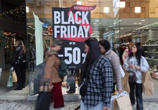 Black Friday: Μικρότερες από ό,τι στο εξωτερικό οι εκπτώσεις – Online ψωνίζουν οι νέοι