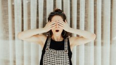 Δεν νιώθεις: Δέκα σημάδια που δείχνουν ότι έχετε «σβήσει» τα συναισθήματα