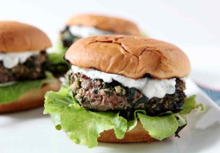 Συνταγή: Μπέργκερ γαλοπούλας με φέτα
