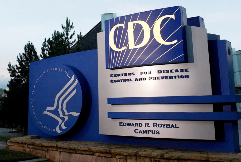 CDC: Οι δημόσιες υπηρεσίες υγεία των ΗΠΑ στην υπηρεσία του Τραμπ – Επικίνδυνα fake news για τα εμβόλια