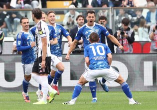 Η Κόμο και ο Σεσκ αλλάζουν το ποδόσφαιρο: Πώς η ιταλική ομάδα καταρρίπτει τα σύγχρονα κλισέ