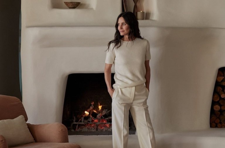 Κόρτνεϊ Κοξ: Σκηνοθετεί το θρίλερ «Evil Genius», μια αληθινή ιστορία, με τους Ντέιβιντ Χάρμπουρ και Πατρίσια Αρκέτ