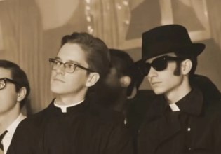 Ιστορίες του Πάπα Λέοντα – Ο θαυμαστής των Blues Brothers «σε αποστολή από τον Θεό»