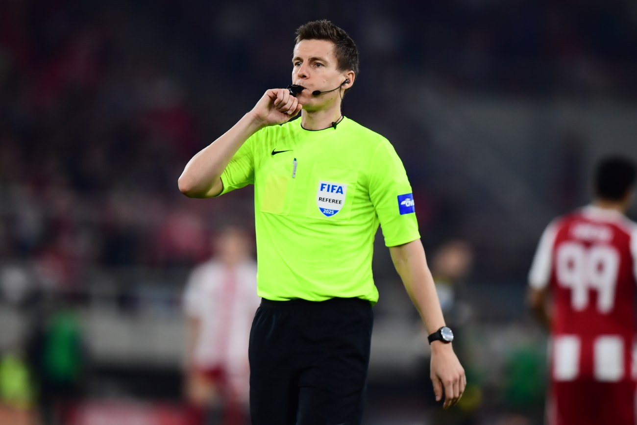 Η απίθανη δικαιολογία του Ζίμπερτ για το πέναλτι που δεν έδωσε στον Ταρέμι