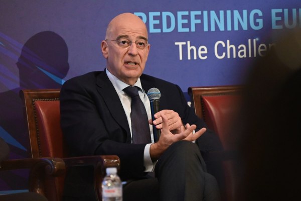 Ο Δένδιας επικρίνει την ΕΕ: Άμυνα δεν είναι να μεταφέρουμε όπλα και χρήματα στην Ουκρανία