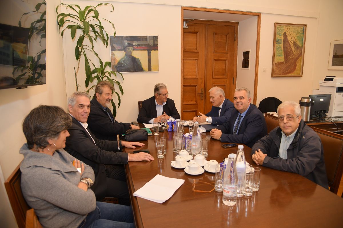 Στα κοινοβουλευτικά κόμματα η ΚΕΔΕ για τα οικονομικά των Δήμων