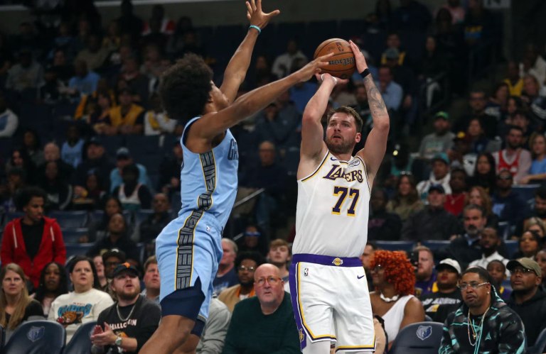 Διέλυσε τους Γκρίζλις ο Ντόντσιτς με 44 πόντους – Οι Μπουλς το 5/5 στη σεζόν (vids)