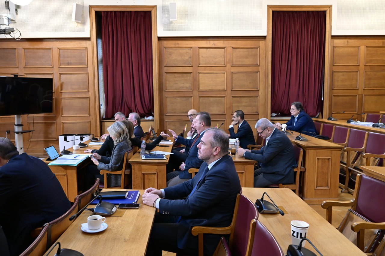 ΟΠΕΚΕΠΕ: Στο κατόπι του «Φραπέ» (Ξυλούρη) η Εξεταστική: Νέα κλήση, αρνείται η ΝΔ τη βίαιη προσαγωγή