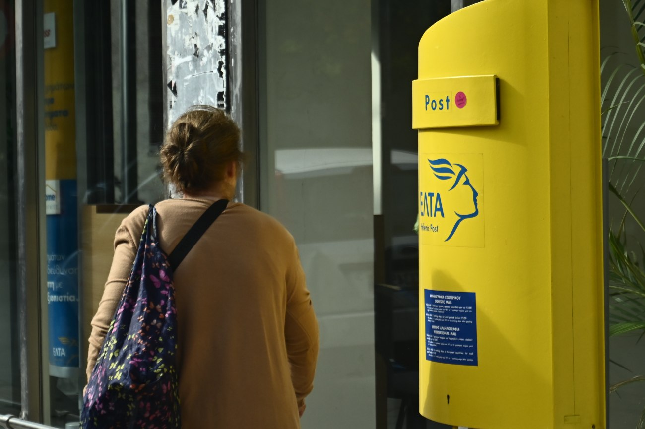 Στον Σκλήκα ο «μουτζούρης», στην κοινωνία τα «λουκέτα» – Ούτε βήμα πίσω για τα ΕΛΤΑ η κυβέρνηση