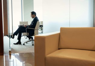 Γιατί οι εταιρείες δεν κρατούν πλέον τους υπαλλήλους τους – Η πρακτική της «συσσώρευσης εργατικού δυναμικού»