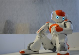 Τεχνητή νοημοσύνη: Τώρα που αντικαθιστά τους εργαζόμενους, μάλλον θα πρέπει να πληρώσει και φόρους