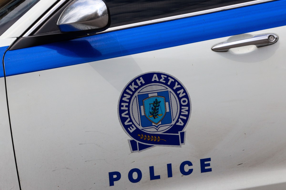 Λάρισα: Βγήκε από το σπίτι του κραδαίνοντας μπαλτά – Τρομοκρατημένοι γείτονες κάλεσαν την αστυνομία