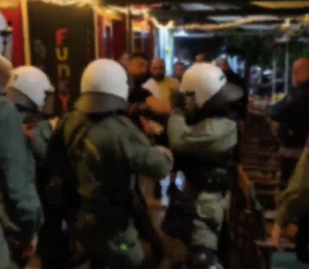 Εξάρχεια: ΕΔΕ για το ξύλο των ΜΑΤ σε θαμώνες καταστημάτων