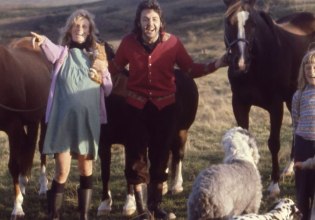 «Ο κόσμος έλεγε ότι ήμουν νεκρός -και από πολλές απόψεις ήμουν»: Ο Πολ ΜακΚάρτνεϊ για τα χαμένα χρόνια μετά τους Beatles