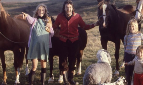 «Ο κόσμος έλεγε ότι ήμουν νεκρός -και από πολλές απόψεις ήμουν»: Ο Πολ ΜακΚάρτνεϊ για τα χαμένα χρόνια μετά τους Beatles