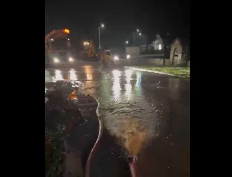 Κακοκαιρία: «Ανοιξαν» οι ουρανοί σε Πρέβεζα και Φιλιππιάδα - Δεκάδες κλήσεις στην Πυροσβεστική