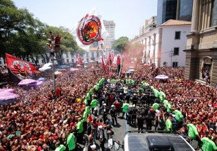 «Πέφτουν τα τείχη» στο Ρίο! Μισό εκατ. φίλαθλοι της Φλαμένγκο υποδέχεται τους πρωταθλητές Λ. Αμερικής (vid+pic)