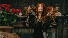 Florence Welch: Η ιέρεια της σύγχρονης βρετανικής μουσικής επιστρέφει στην Αθηνα