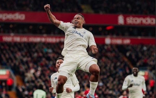 Λίβερπουλ – Νότιγχαμ Φόρεστ 0-3: Μυθικό «διπλό» στο «Άνφιλντ»