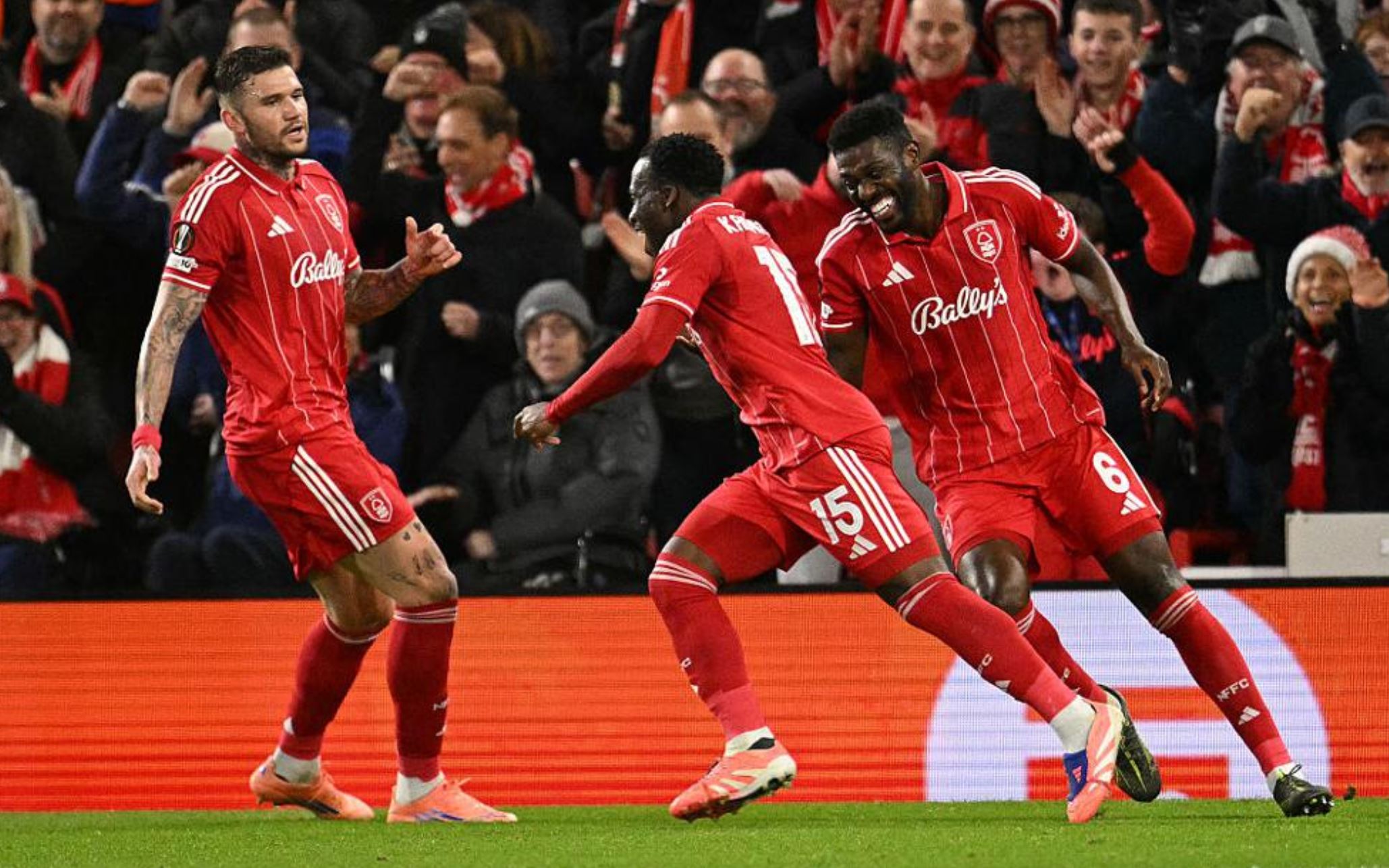 Νότιγχαμ Φόρεστ – Μάλμε 3-0: Καταιγιστικοί «ρεντς», νέα «τριάρα» και άλμα πρόκρισης (vid)