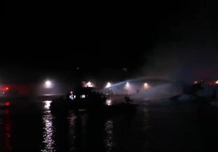 Στις φλόγες τέσσερα σκάφη στην Ακτή Θεμιστοκλέους