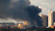 Μεγάλη φωτιά σε αποθήκη στο Λονδίνο – Φόβοι για εκρήξεις, εκκενώθηκε η περιοχή