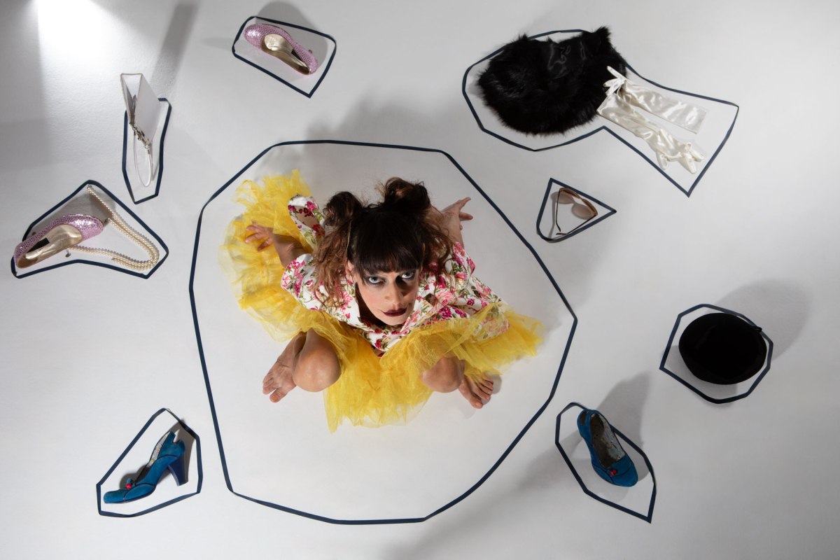 Tο Αποτύπωμα: Η εικαστική περφόρμανς της Φένιας Αποστόλου στο Calderone Art Space