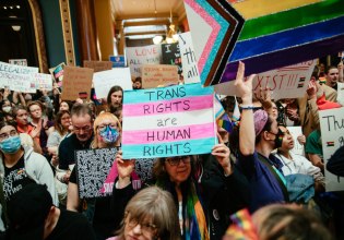 Η τρανσφοβία και η αντεπίθεση μιας βιολογικής αντίληψης για το φύλο