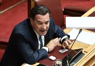 Αδ. Γεωργιάδης: Τέρμα δεξιά, υπέρ της οπλοκατοχής στο πρότυπο των ΗΠΑ – Αντιδράσεις από ΠΑΣΟΚ και ΣΥΡΙΖΑ