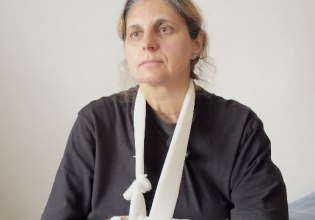 Βορίζια: «Μας απειλούν με χειροβομβίδες αλλά εμείς θα γυρίσουμε στα σπίτια μας» – Τι λέει στο in η αδερφή της 56χρονης