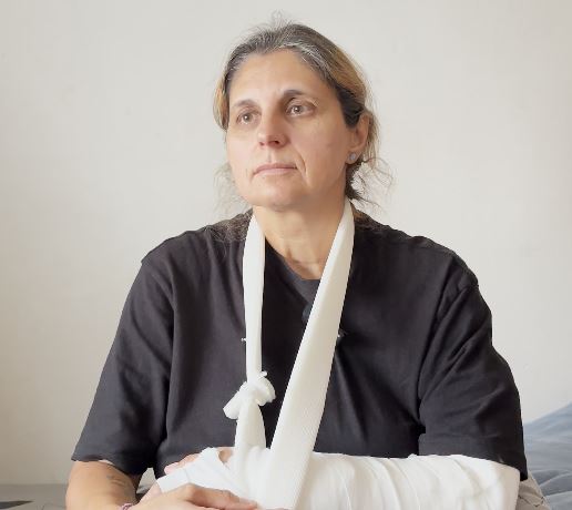 Βορίζια: «Μας απειλούν με χειροβομβίδες αλλά εμείς θα γυρίσουμε στα σπίτια μας» – Τι λέει στο in η αδερφή της 56χρονης