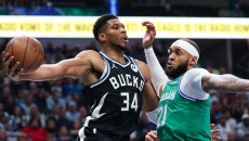 Αντετοκούνμπο: «Μας βοήθησε πολύ ο Θανάσης, έτσι γυρίσαμε το ματς» (vid)