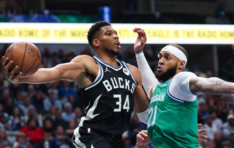 Αντετοκούνμπο: «Μας βοήθησε πολύ ο Θανάσης, έτσι γυρίσαμε το ματς» (vid)