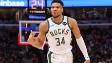 Αντετοκούνμπο: «Οι καλές ομάδες δεν χάνουν δύο ματς στη σειρά»