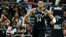 Ο Γιάννης διέλυσε τους Μπουλς και έσπασε ένα ιστορικό ρεκόρ (vids, pic)