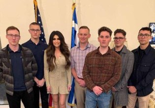 Γκίλφοϊλ: Δείπνο για τους αμερικανούς πεζοναύτες την Ημέρα των Ευχαριστιών