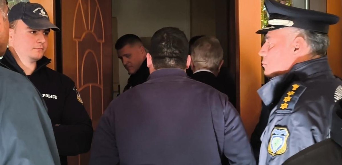 Γλυφάδα: Κάνουν έξωση σε 4μελή οικογένεια με καρκινοπαθή και βρέφος βίντεο]