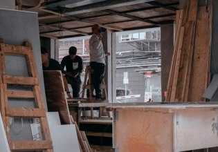 Η κλεψύδρα αδειάζει: Ο μακρύς δρόμος για τις Συλλογικές Συμβάσεις Εργασίας