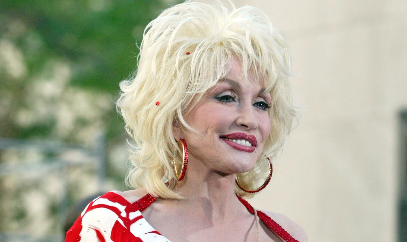 Η Ντόλι Πάρτον δεν «καταλάβαινε τι σημαίνει σεξουαλική έλξη» μέχρι που γνώρισε τον Τζόνι Κας στα 13 της χρόνια