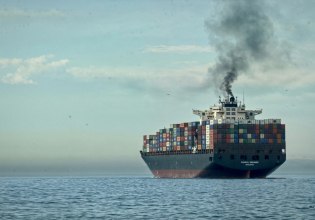 Οι δασμοί φέρνουν έσοδα αλλά και… γκρίνια